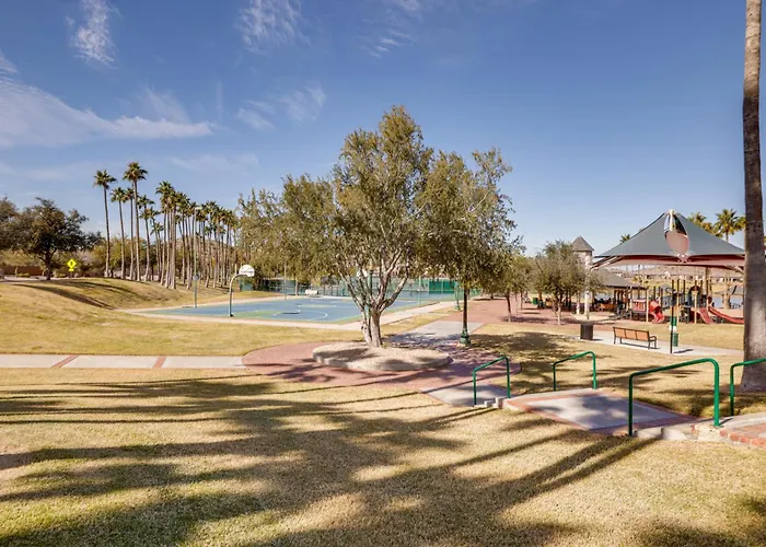 Holiday home Family Getaway W/ Outdoor Oasis In Goodyear!