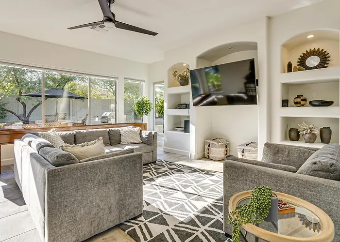 Family Getaway W/ Outdoor Oasis In Goodyear! Holiday home Goodyear