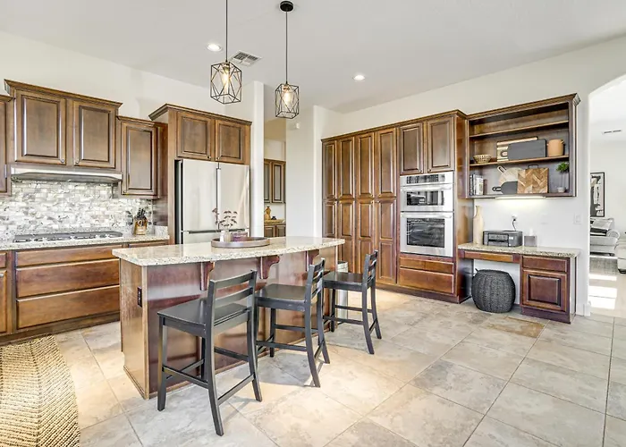Holiday home Family Getaway W/ Outdoor Oasis In Goodyear!