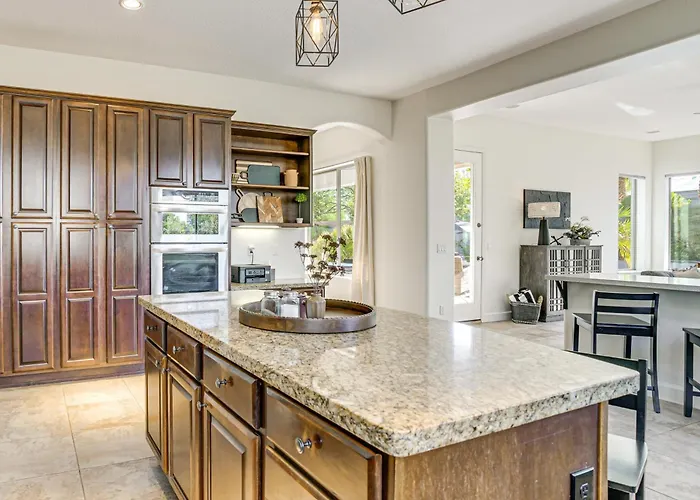 Family Getaway W/ Outdoor Oasis In Goodyear! * Goodyear