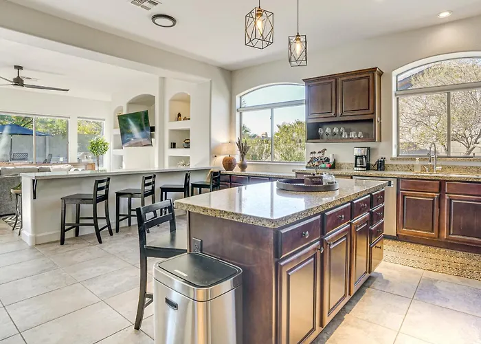 Family Getaway W/ Outdoor Oasis In Goodyear!