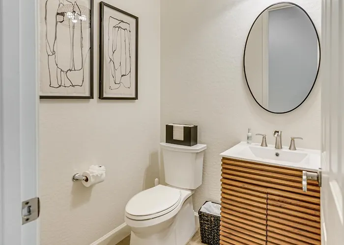 Holiday home Family Getaway W/ Outdoor Oasis In Goodyear!