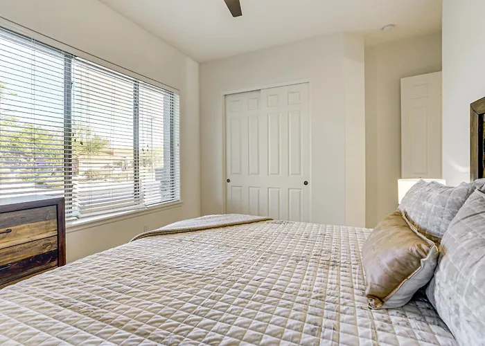 Family Getaway W/ Outdoor Oasis In Goodyear! Holiday home